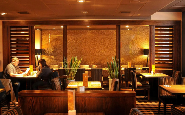Mondo Hotel