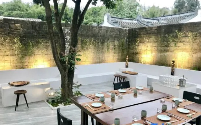 Serenity Courtyard Hotel