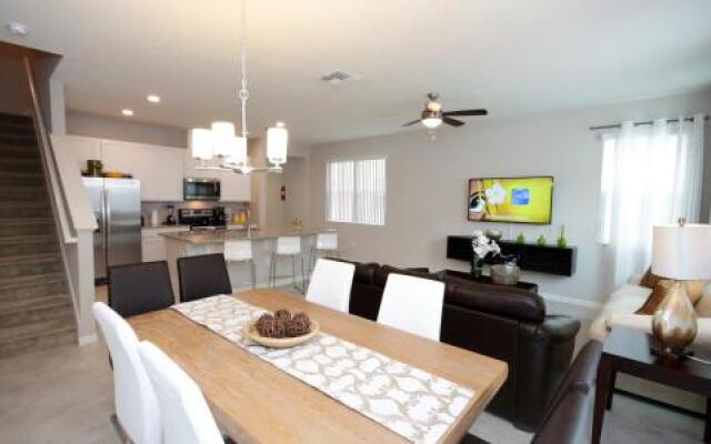 Four Bedrooms Townhome 5127