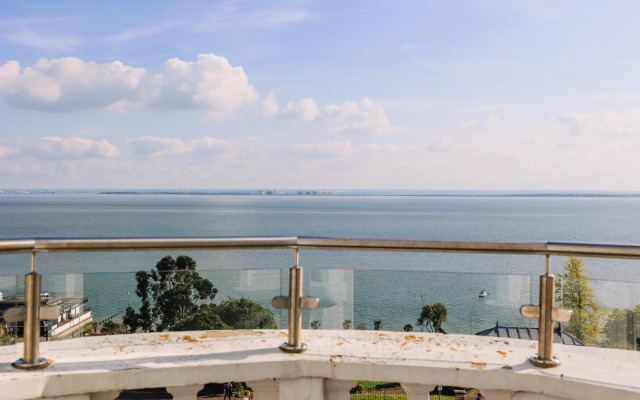Muthu Westcliff Hotel (Near London Southend Airport)