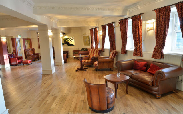 Riverside Hotel