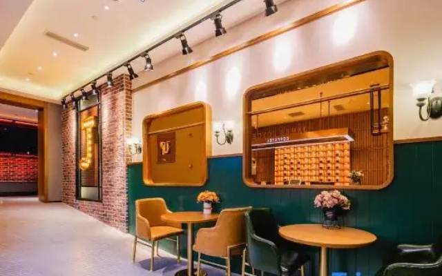 James Joyce Coffetel (Xi'an Zhonglou Subway Station Huimin Street)