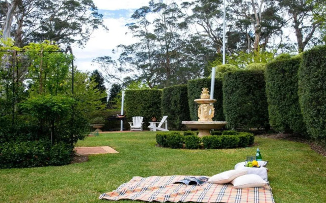 Old Mansfield Loft - gardens, gazebo and getaways