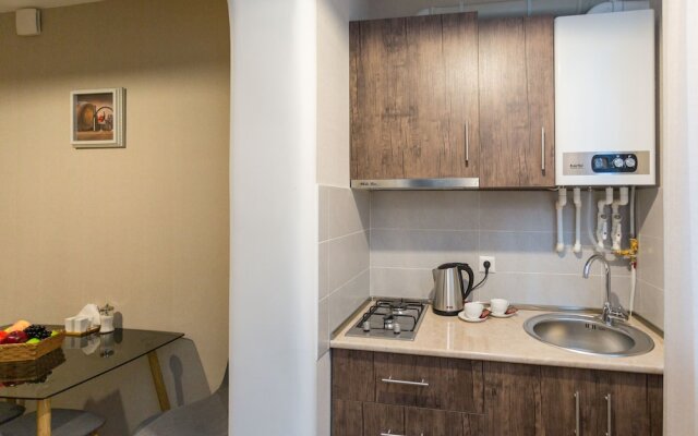 Falcon Apartments - 300 Aragveli
