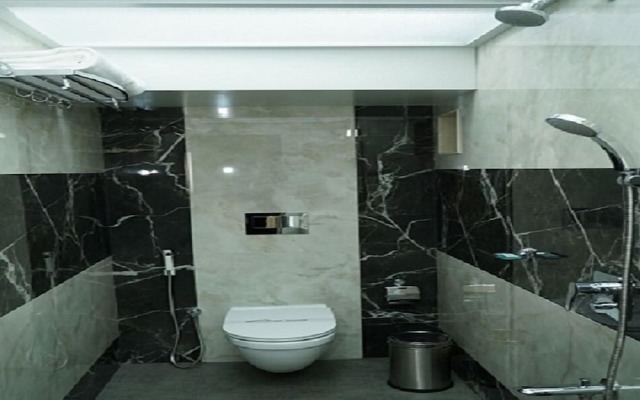 Hotel Naaz Executive Near T2 Airport