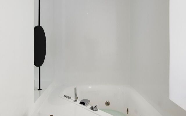 Arco Solium Suites Milos