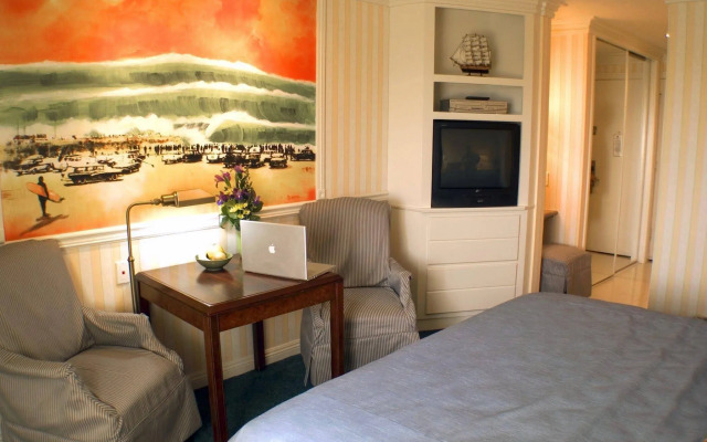 Bay Shores Peninsula Hotel
