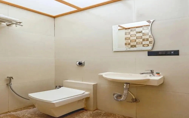 OYO 424 Hotel Apple Suites