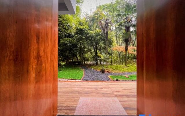 Weary people go back home