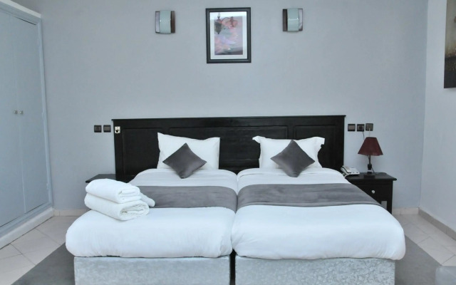 Hotel East West