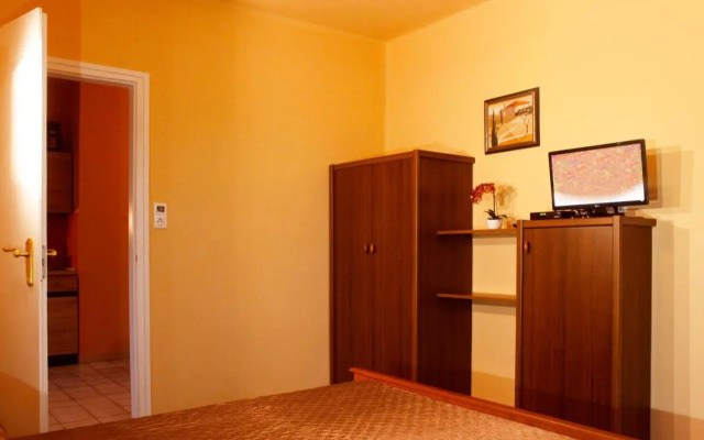 White Quiet Apartment