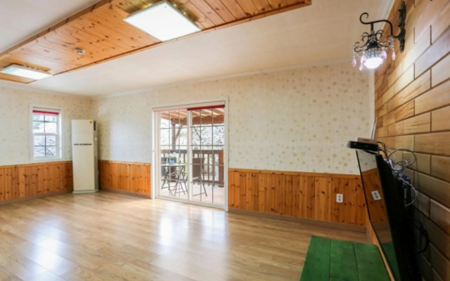 Gongju Man and Tree Pension