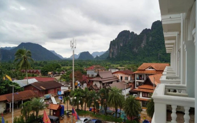 Roung Nakhon Vang Vieng Palace