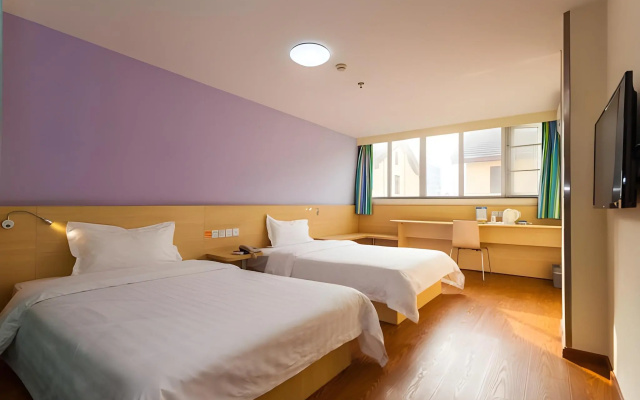 7 Days Inn Chengdu North Railway Train Station Square Branch – Guest Rooms – Chengdu