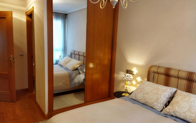 Céntrico apartamento en Oviedo con parking y wifi