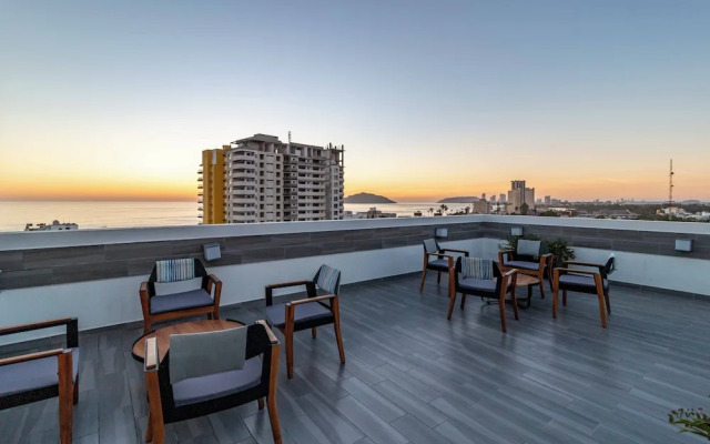New Centric apt. with pool & jacuzzi