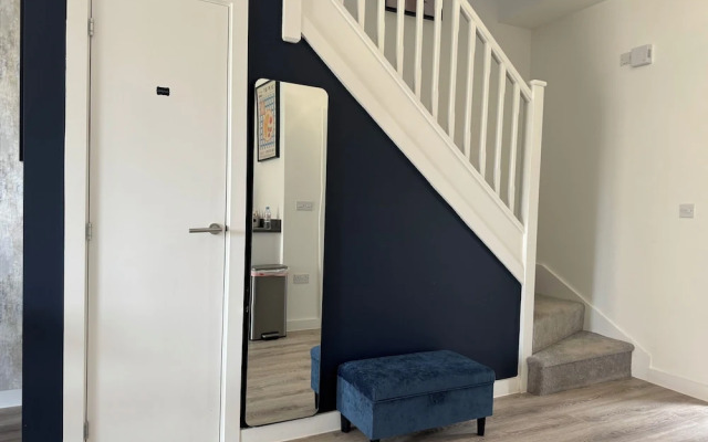 Apricot House- Cozy 2 Bedroom House in Birmingham