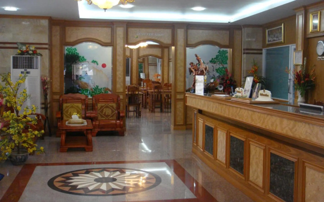 Submukdaphoomplace Hotel