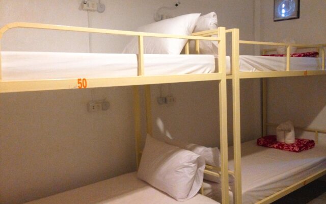 Vongprachan Backpackers Hostel