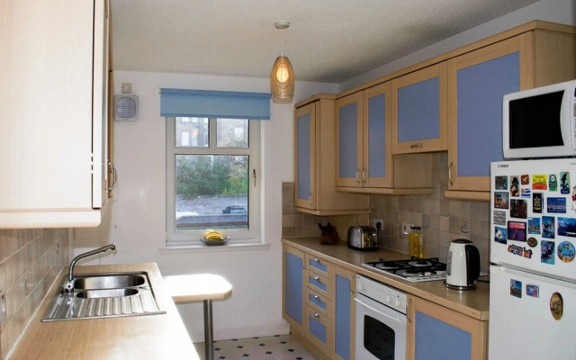 Spacious 2 Bedroom Home in Edinburgh