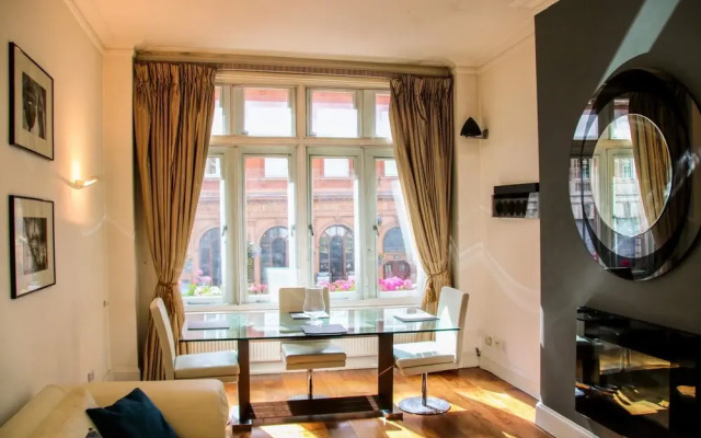 Suitely Trafalgar Square Luxury Apartment