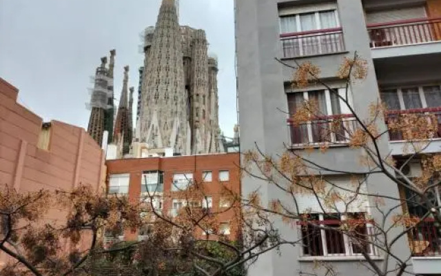 Montserrat Apartments by gaiarooms