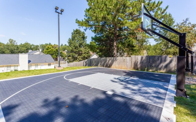 Basketball Court Cozy 3 BR in Decatur