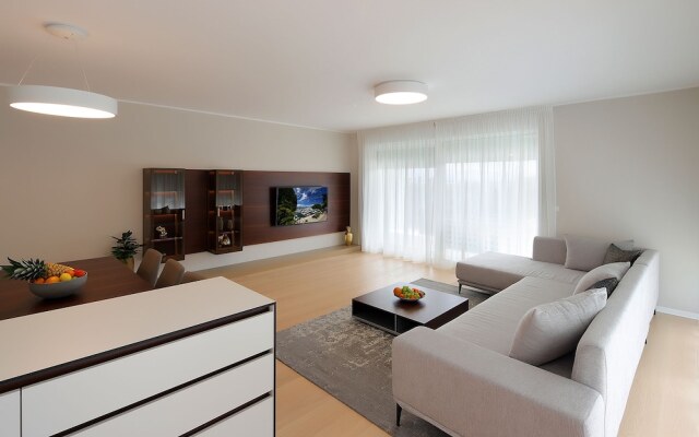 Stylish Apartment 100m from the Beach