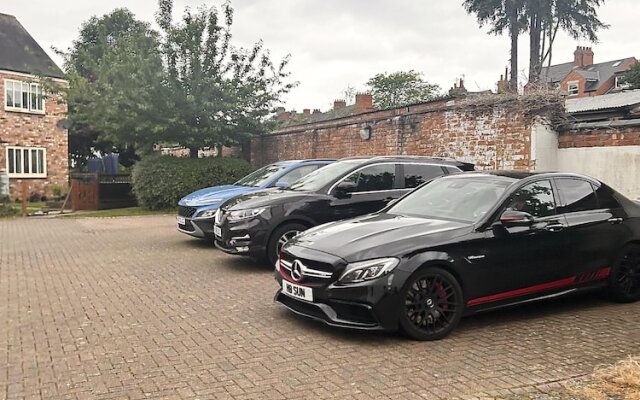 Northampton Oasis - 4 Bedroom House