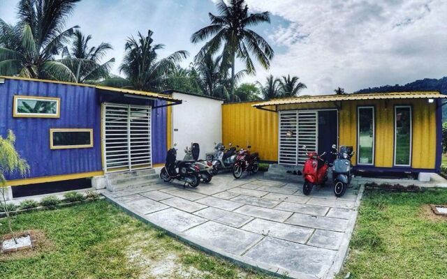 Lumut Cube Homestay Kontena