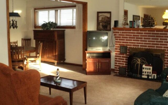 Harbor Haus Inn & Suites