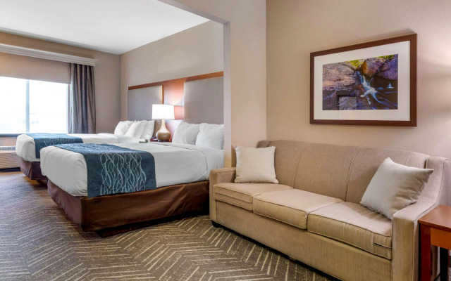 Comfort Inn & Suites Mountain Iron and Virginia