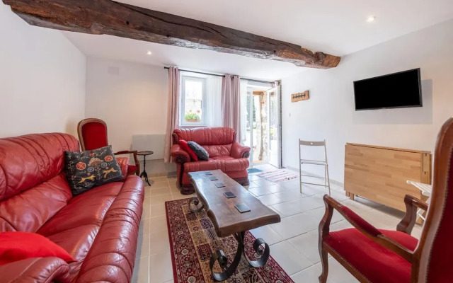 Cosy Holiday Home With Garden