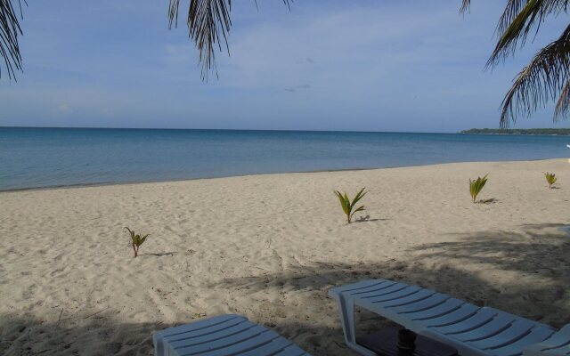 Phaidon Beach Resort