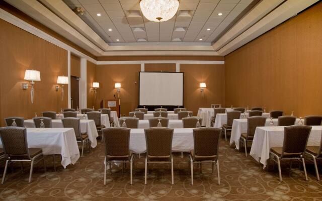 DoubleTree by Hilton Collinsville - St. Louis