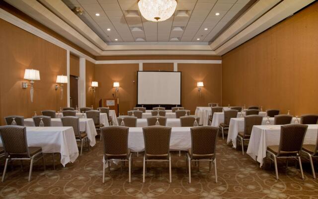 DoubleTree by Hilton Collinsville - St. Louis