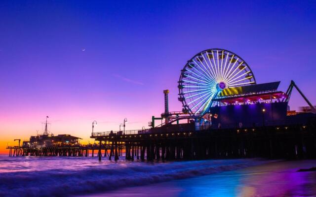 Santa Monica 2 Bed/ 2 Bath