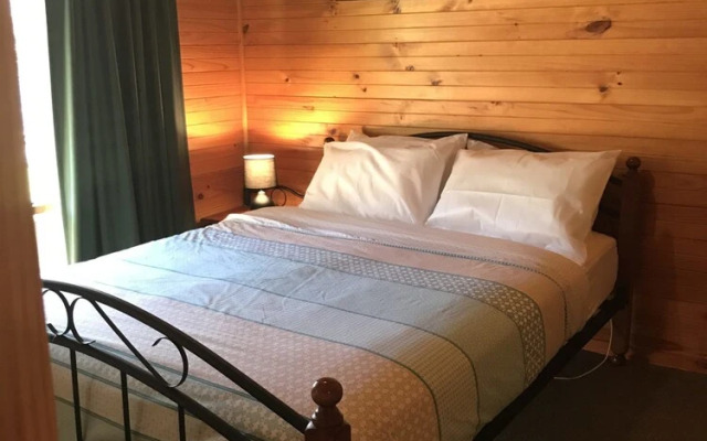 Hampton Cottage, Bright