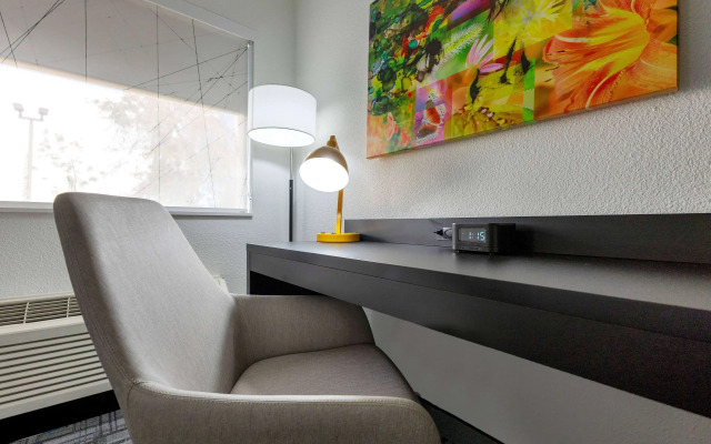 La Quinta Inn & Suites by Wyndham Jacksonville Mandarin