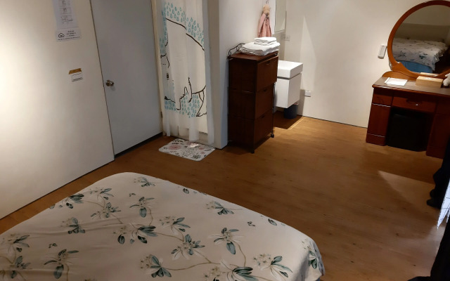 Taoyuan Airport Rory Harbor Hostel