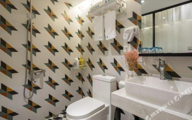 Xiyue Light Luxury Inn (Helong Gymnasium People's Hospital)