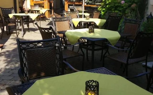 Ellenbergs Restaurant & Hotel