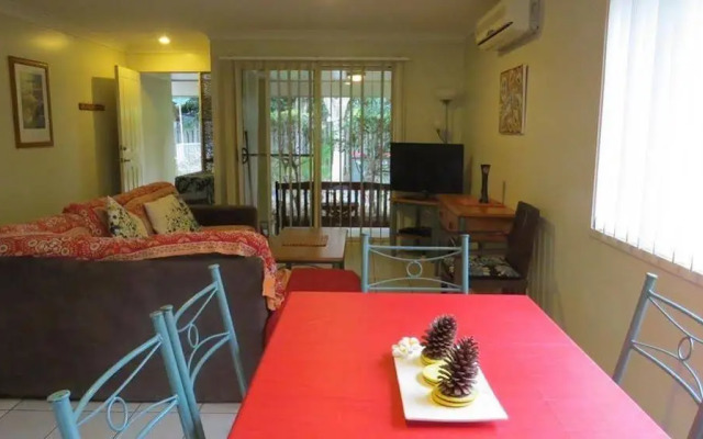 Treetops Lakeside Guesthouse