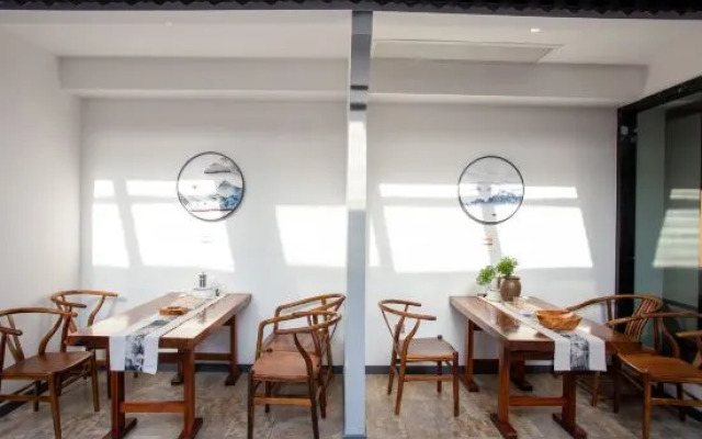 Tongren Jinyue Hotel (Fanjingshan Avenue Jiuyicheng Fangyuanhui Branch)