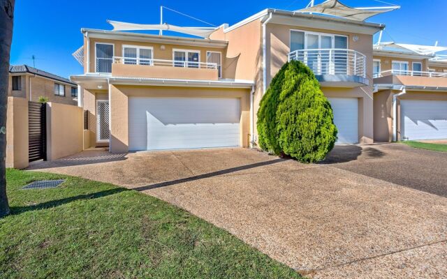 Sandcastles, 1/8 Ala Moana Way