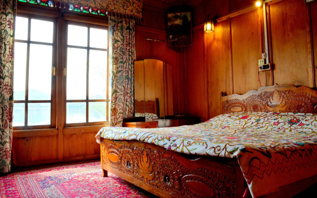 Houseboat New Golden Flower – Guest Rooms – Srinagar