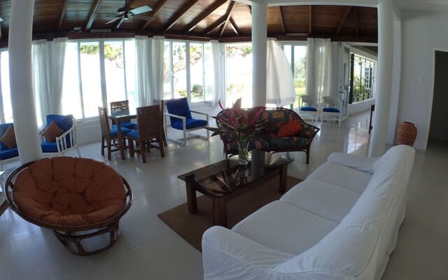 Siesta - Runaway Bay 5BR