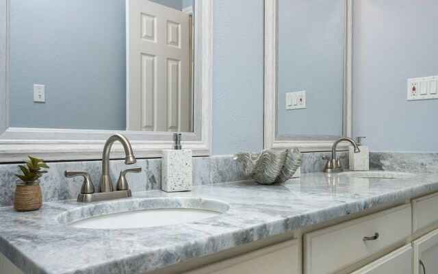 Bolivar Slam 3 Bedroom Home by RedAwning