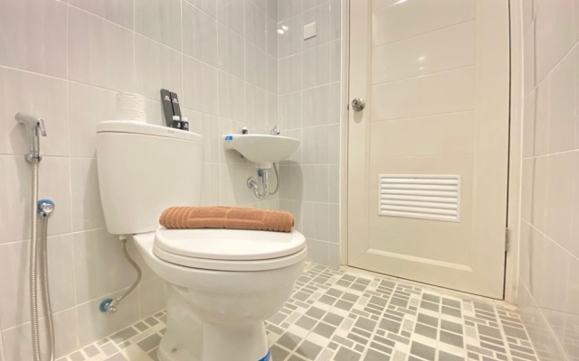Comfortable Studio Semi Apartment at The Lodge Paskal near BINUS University – Bathroom – Bandung