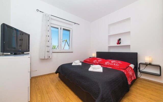 Nice Home in Kastel Stari With Wifi and 3 Bedrooms